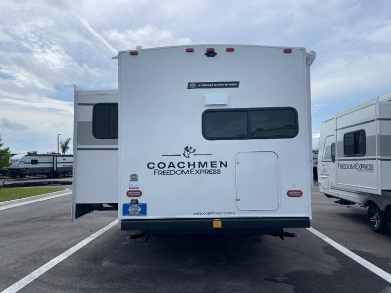 2026 Coachmen 2026 Coachmen Freedom Express - thumbnail 7