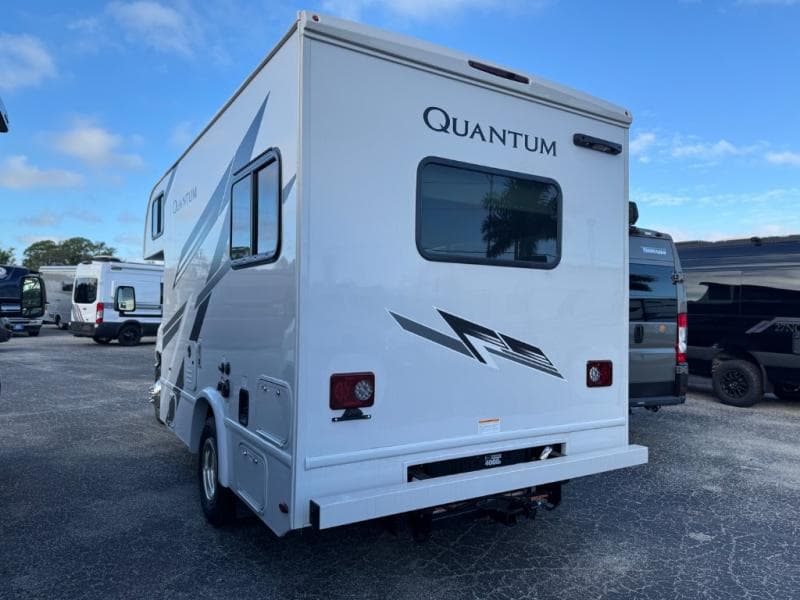 2026 Thor Motor Coach 2026 Thor Motor Coach Quantum - thumbnail 3