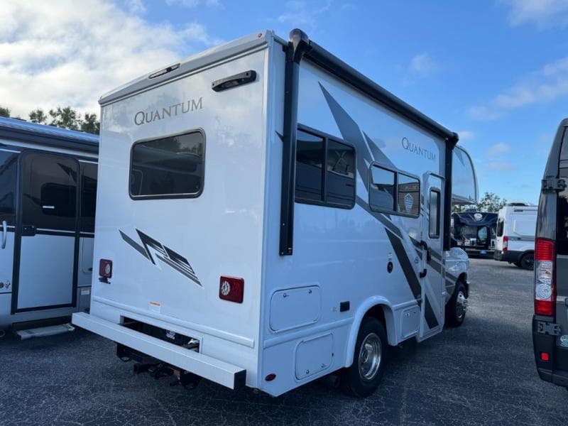 2026 Thor Motor Coach 2026 Thor Motor Coach Quantum - thumbnail 4