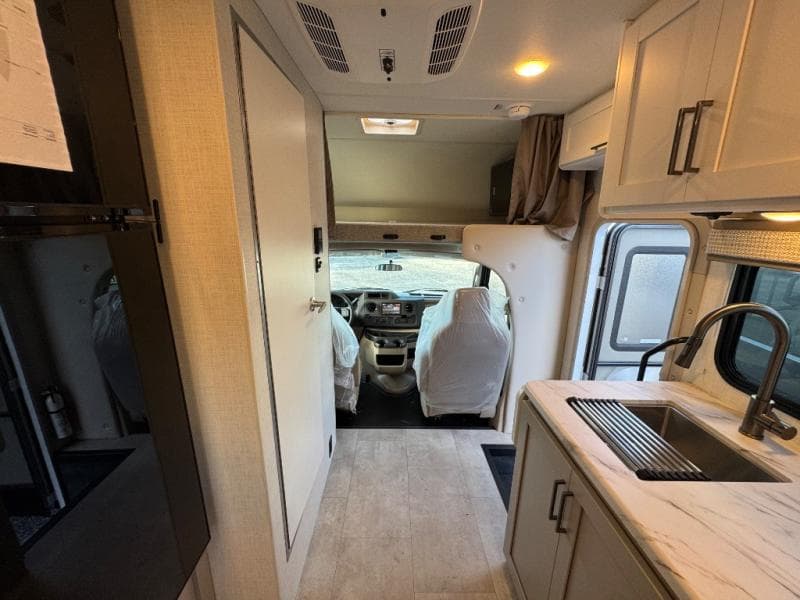 2026 Thor Motor Coach 2026 Thor Motor Coach Quantum - thumbnail 9