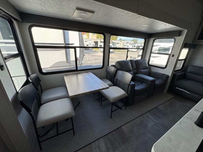 2026 Coachmen 2026 Coachmen Chaparral - thumbnail 15