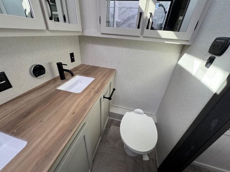 2026 Coachmen 2026 Coachmen Chaparral - thumbnail 24