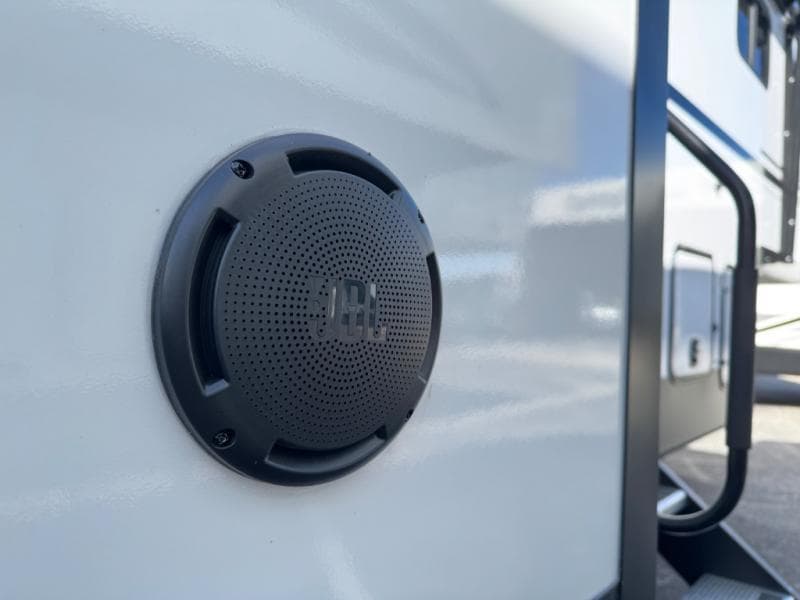 2026 Coachmen 2026 Coachmen Chaparral - thumbnail 5