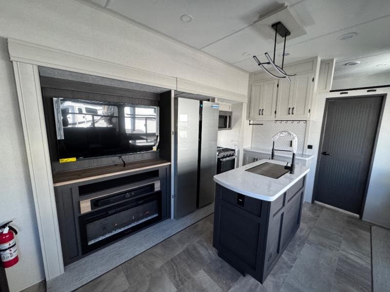 2026 Coachmen 2026 Coachmen Chaparral - thumbnail 9