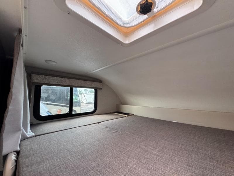 2026 Thor Motor Coach 2026 Thor Motor Coach Chateau - thumbnail 18