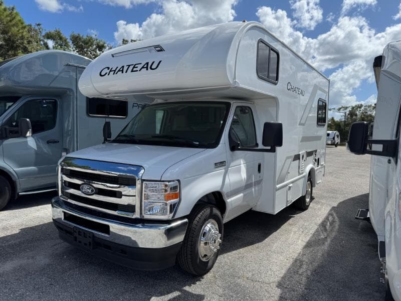 2026 Thor Motor Coach 2026 Thor Motor Coach Chateau - thumbnail 3