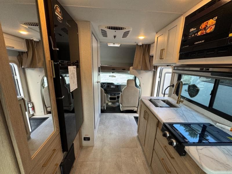 2026 Thor Motor Coach 2026 Thor Motor Coach Chateau - thumbnail 9