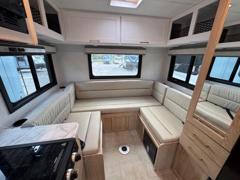 2026 Thor Motor Coach 2026 Thor Motor Coach Chateau - thumbnail 10