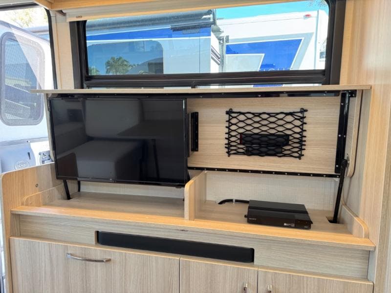 2021 Leisure Travel Vans 2021 Leisure Travel Vans Wonder - thumbnail 17