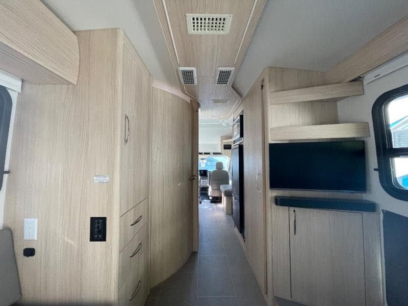 2025 Leisure Travel Vans 2025 Leisure Travel Vans Wonder - thumbnail 11