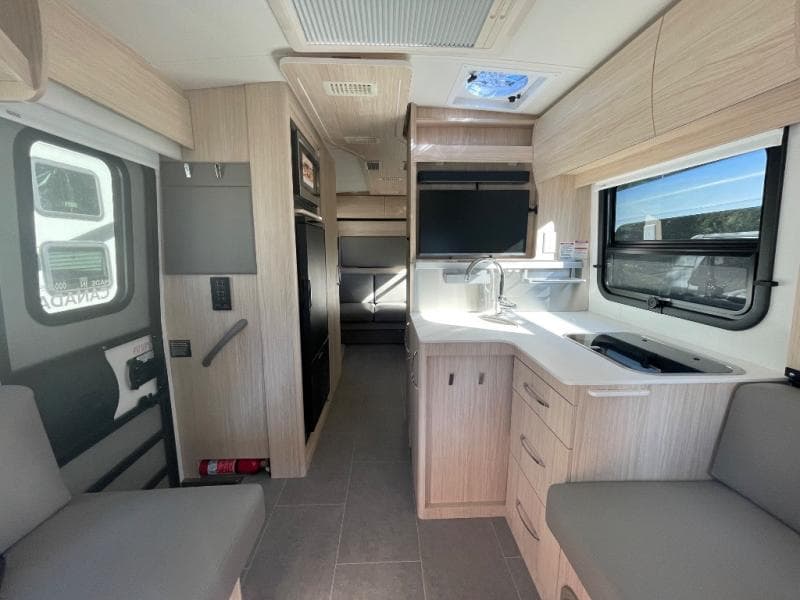 2025 Leisure Travel Vans 2025 Leisure Travel Vans Wonder - thumbnail 6