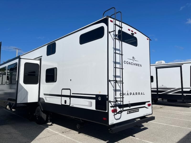 2026 Coachmen 2026 Coachmen Chaparral - thumbnail 6