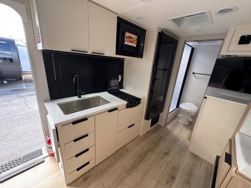 2026 Winnebago 2026 Winnebago Micro Minnie - thumbnail 13