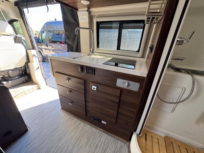 2022 Winnebago 2022 Winnebago Travato - thumbnail 9