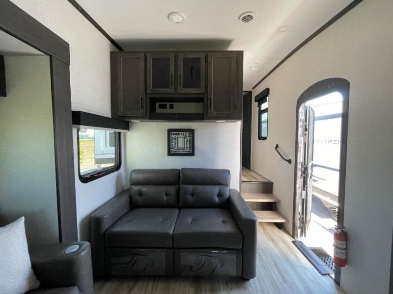 2026 Venture RV 2026 Venture RV SportTrek 5 Touring Edition - thumbnail 16