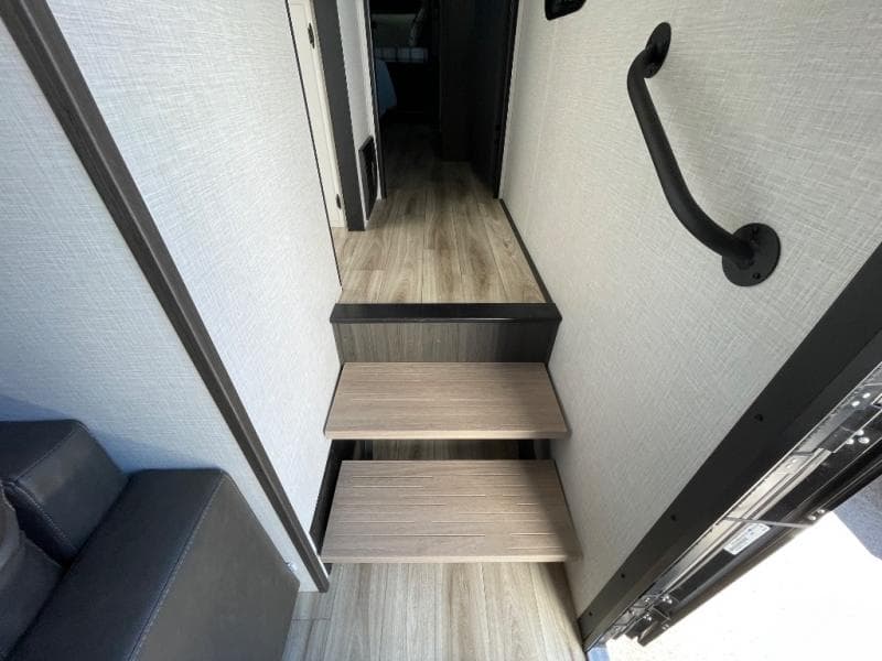 2026 Venture RV 2026 Venture RV SportTrek 5 Touring Edition - thumbnail 18