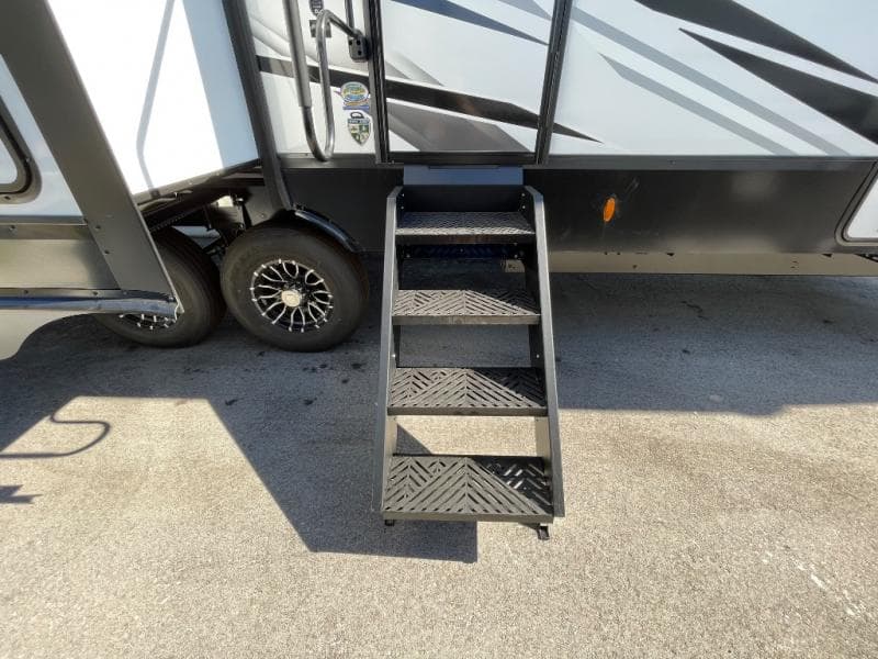 2026 Venture RV 2026 Venture RV SportTrek 5 Touring Edition - thumbnail 8