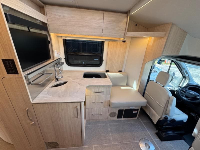 2025 Leisure Travel Vans 2025 Leisure Travel Vans Wonder - thumbnail 14