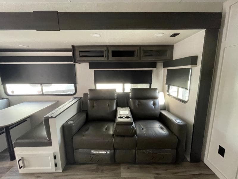 2026 Venture RV 2026 Venture RV SportTrek - thumbnail 12