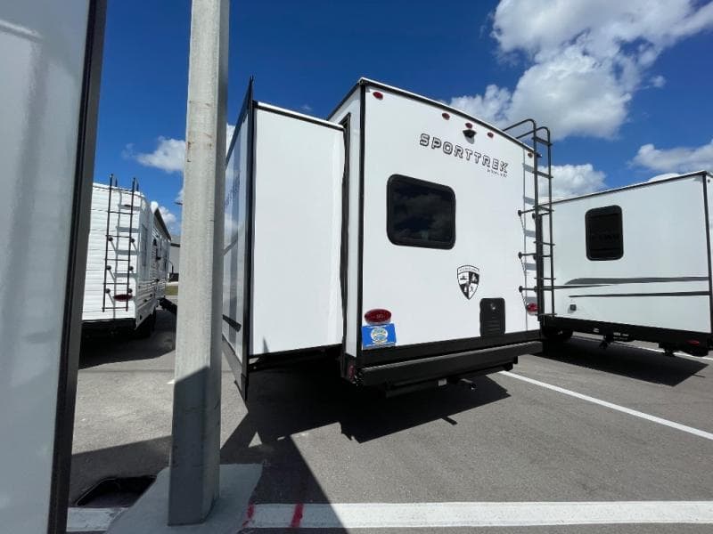 2026 Venture RV 2026 Venture RV SportTrek - thumbnail 4