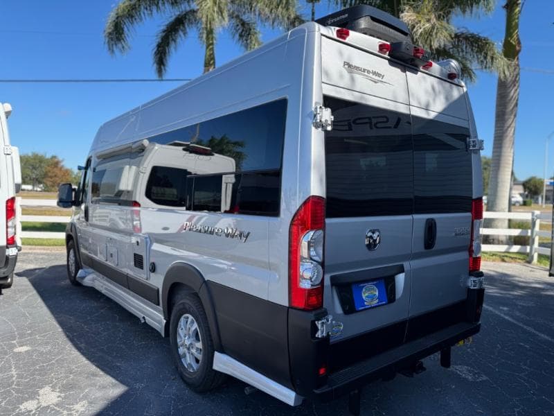 2026 Pleasure-Way 2026 Pleasure-Way Lexor - thumbnail 4