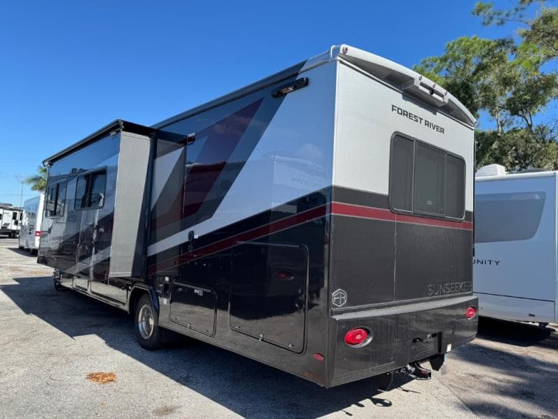 2026 Forest River 2026 Forest River Sunseeker Classic - thumbnail 4