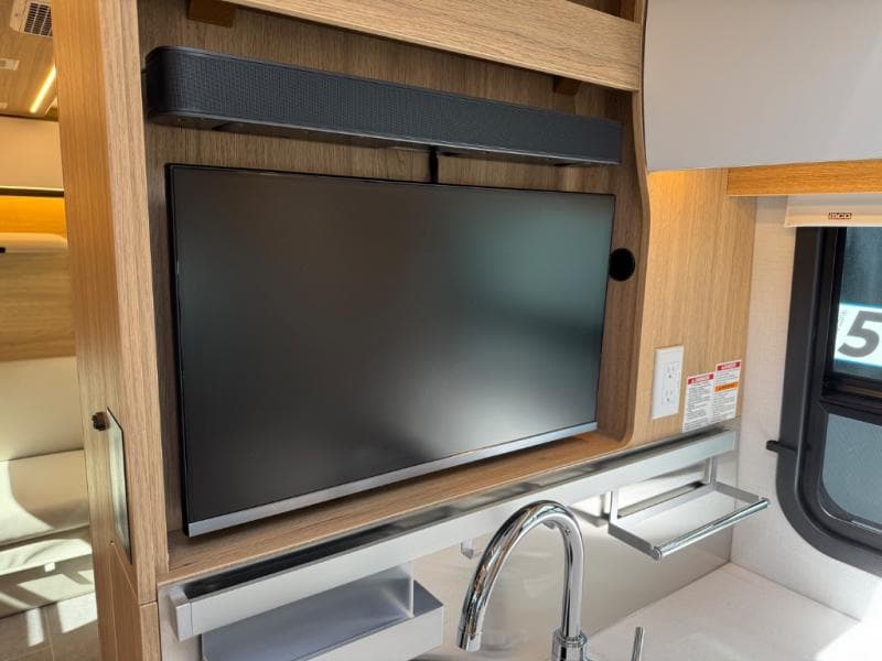 2025 Leisure Travel Vans 2025 Leisure Travel Vans Wonder - thumbnail 18