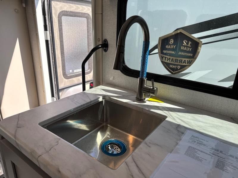 2026 Thor Motor Coach 2026 Thor Motor Coach Chateau - thumbnail 15