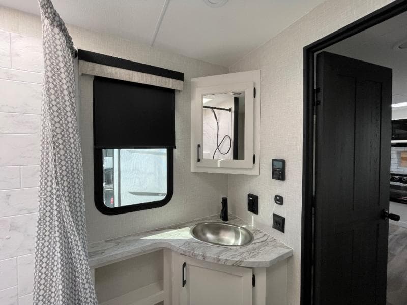 2026 Venture RV 2026 Venture RV SportTrek - thumbnail 17