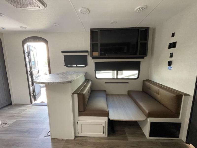 2026 Venture RV 2026 Venture RV SportTrek - thumbnail 8