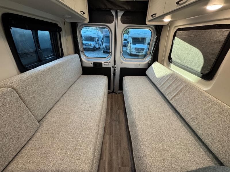 2026 Thor Motor Coach 2026 Thor Motor Coach Sequence - thumbnail 9