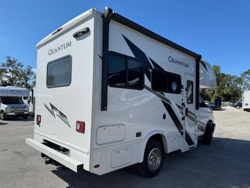 2026 Thor Motor Coach 2026 Thor Motor Coach Quantum - thumbnail 4