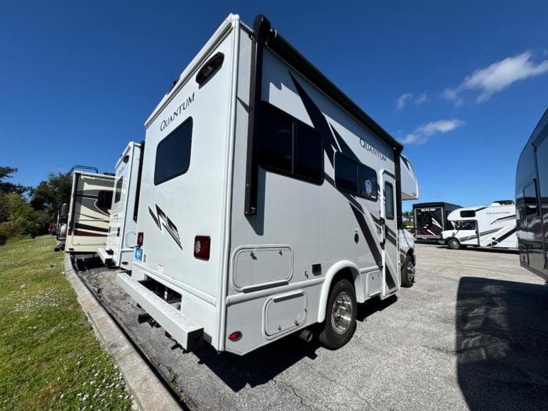 2026 Thor Motor Coach 2026 Thor Motor Coach Quantum - thumbnail 5