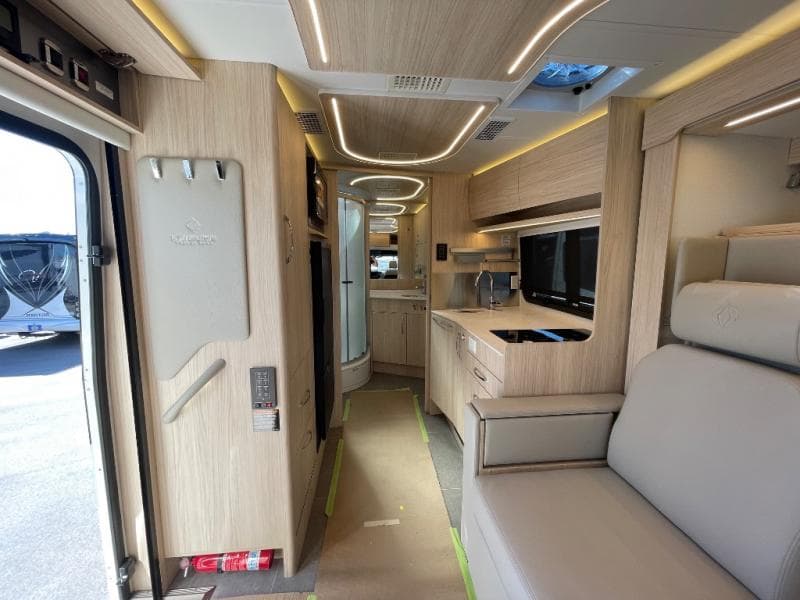 2026 Leisure Travel Vans 2026 Leisure Travel Vans Unity - thumbnail 12