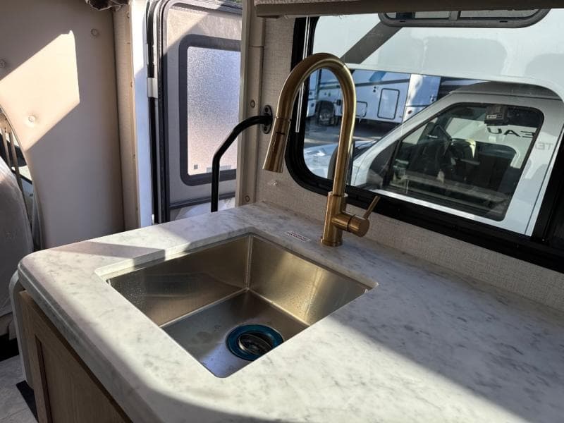 2026 Thor Motor Coach 2026 Thor Motor Coach Chateau - thumbnail 13