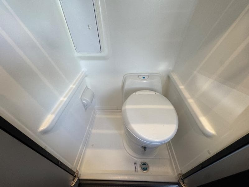 2026 Winnebago 2026 Winnebago Revel - thumbnail 18