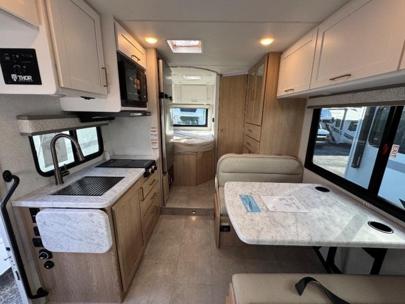 2026 Thor Motor Coach 2026 Thor Motor Coach Chateau - thumbnail 8