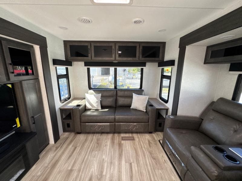 2026 Venture RV 2026 Venture RV SportTrek Touring Edition - thumbnail 16