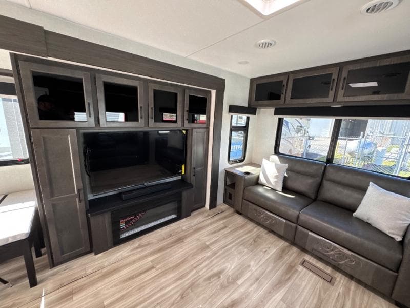 2026 Venture RV 2026 Venture RV SportTrek Touring Edition - thumbnail 17