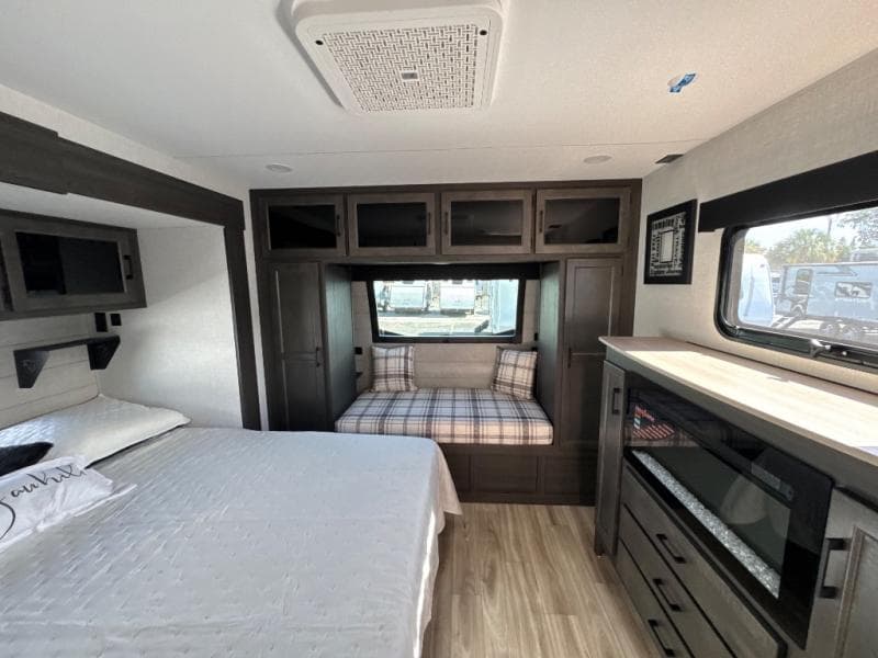 2026 Venture RV 2026 Venture RV SportTrek Touring Edition - thumbnail 22