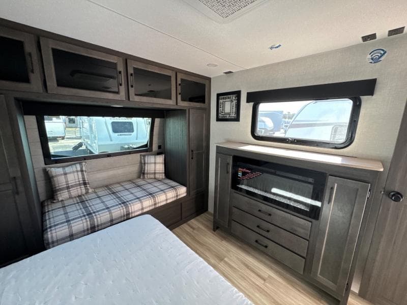 2026 Venture RV 2026 Venture RV SportTrek Touring Edition - thumbnail 23