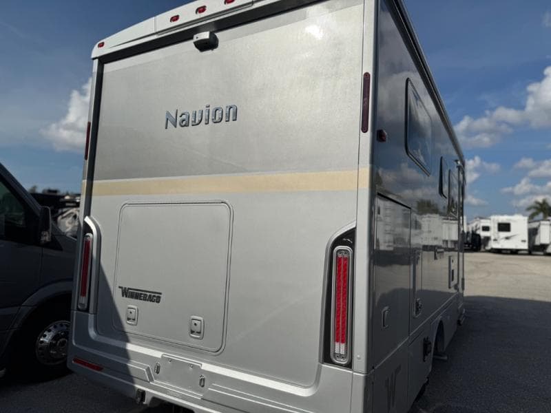 2026 Winnebago 2026 Winnebago Navion - thumbnail 5
