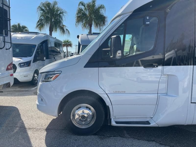 2026 Leisure Travel Vans 2026 Leisure Travel Vans Unity - thumbnail 3