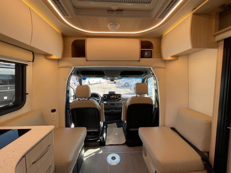 2026 Leisure Travel Vans 2026 Leisure Travel Vans Unity - thumbnail 7