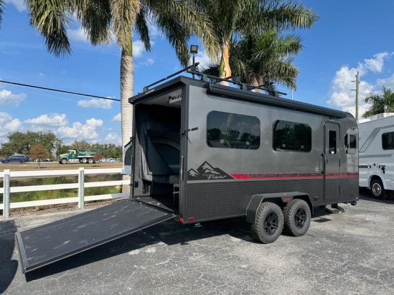 2026 inTech RV 2026 inTech RV Flyer Toy Hauler Expandable - thumbnail 4