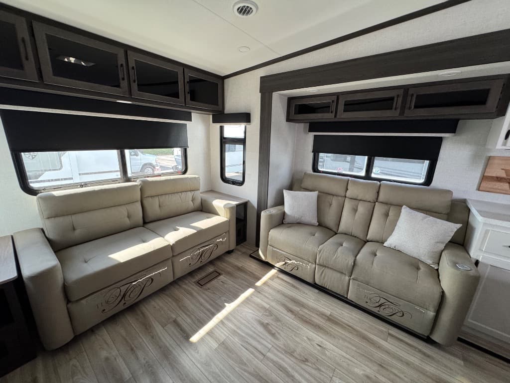 2026 Venture RV 2026 Venture RV SportTrek 5 Touring Edition - thumbnail 9