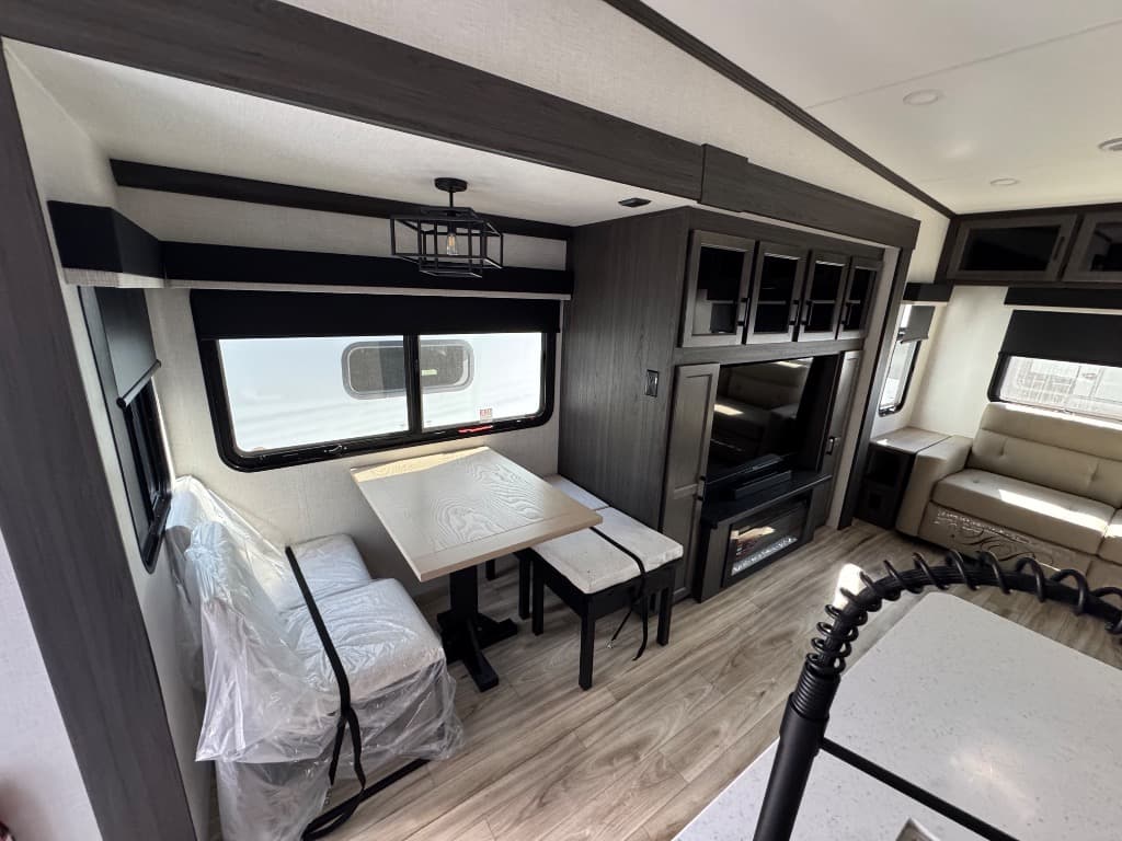 2026 Venture RV 2026 Venture RV SportTrek 5 Touring Edition - thumbnail 12