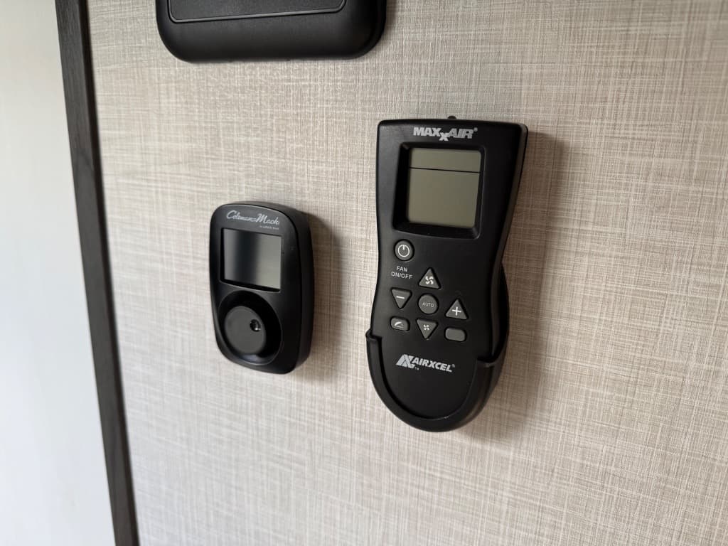 2026 Venture RV 2026 Venture RV SportTrek 5 Touring Edition - thumbnail 19