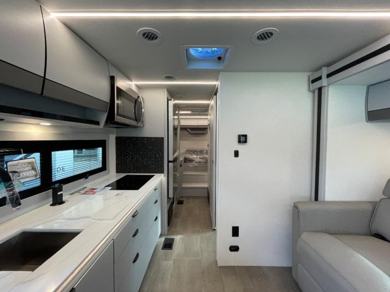 2026 Coachmen 2026 Coachmen Euro - thumbnail 18