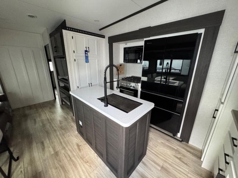 2026 Venture RV 2026 Venture RV SportTrek 5 Touring Edition - thumbnail 11